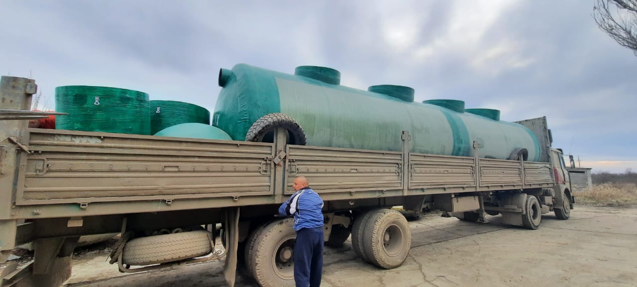 https://simferopol.emkosti-kryma.ru/wp-content/uploads/sites/12/2021/06/ustanovka-livnevyh-ochistnyh-sooruzhenij-v-edinom-korpuse-kerch-2.jpeg